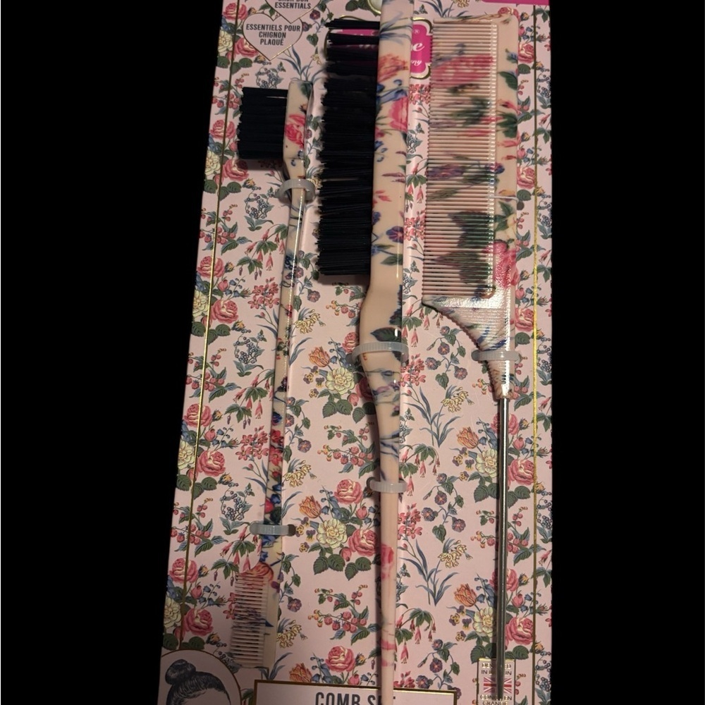 Floral Patterned Comb and Brush Set - Picture 2 of 4
